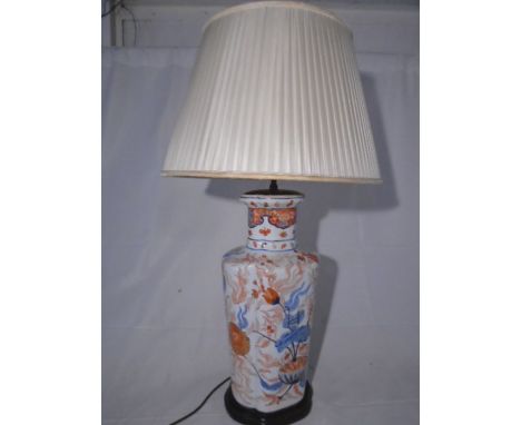 A large Japanese Imari lamp with shade, height 50cm plus fittings