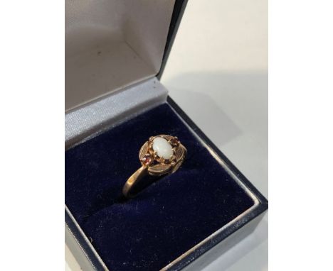 9ct gold opal garnet ring, box not included 