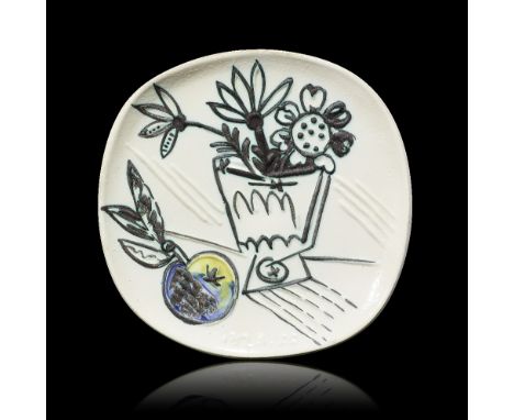 2 PABLO PICASSO 1881-1973 Bouquet à la pomme Piatto in terracotta parzialmente smaltata, “22.1.56.” data rovesciata, in basso