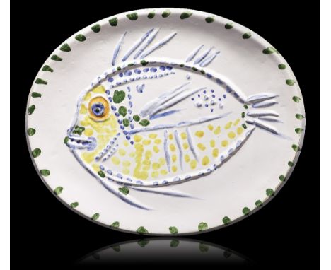  PABLO PICASSO 1881-1973 Poisson fond blanc Piatto in terracotta smaltata, ideato nel 1952 e realizzato in 200 esemplari nume