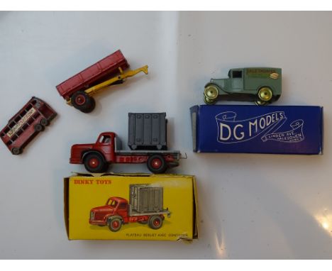 DINKY: A French DINKY 581 Plateau Berliet avec Container (VG/E in G box which has ripped open at the seam) together with a D.
