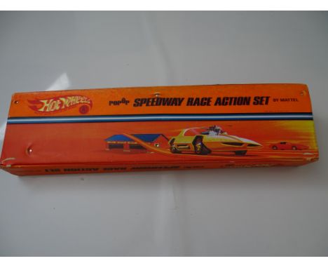 GENERAL DIECAST: A HOT WHEELS REDLINE pop-up Speedway Race Action Set containing track and accessories - G