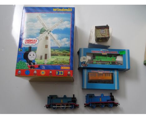 OO GAUGE MODEL RAILWAYS: A group of HORNBY Thomas the Tank Engine related items to include 2 x  Thomases (unboxed), a Percy (