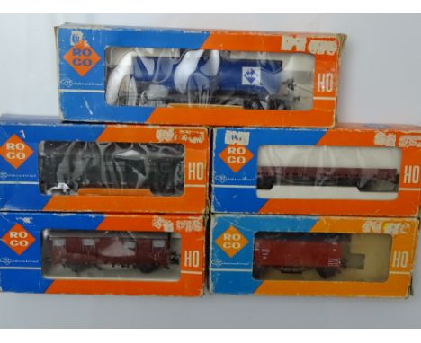 HO GAUGE MODEL RAILWAYS: A group of ROCO European Outline wagons in various liveries - Generally G in F boxes (5)