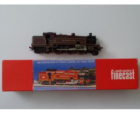 OO GAUGE MODEL RAILWAYS: A kit built white metal and brass steam locomotive by SOUTH EASTERN FINECAST -  Metropolitan Railway