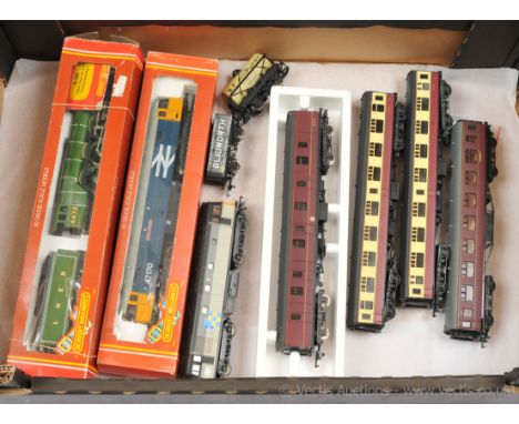 Hornby, Lima &amp; others group of locos &amp; rolling stock. To include Hornby R398 4-6-2 LNER Green "Flying Scotsman"; Horn