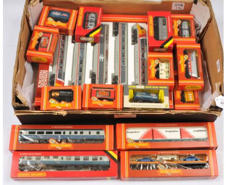 Hornby Railways and other commercial manufacturers OO Gauge train pack and rolling stock consisting of R794 advance passenger