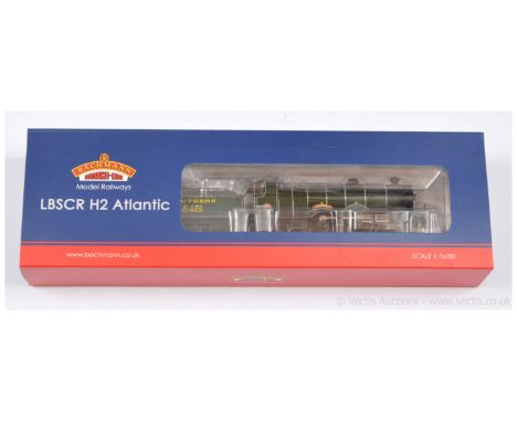 Bachmann OO Gauge Ref 31-920 4-4-2 Loco and Tender Southern lined green Class H2 Atlantic "South Forland" No.2421. Near Mint 