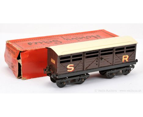 Hornby O Gauge No.2 SR Cattle Truck version with large SR gold transfers to sides and with droplink couplings.  Sides are Exc