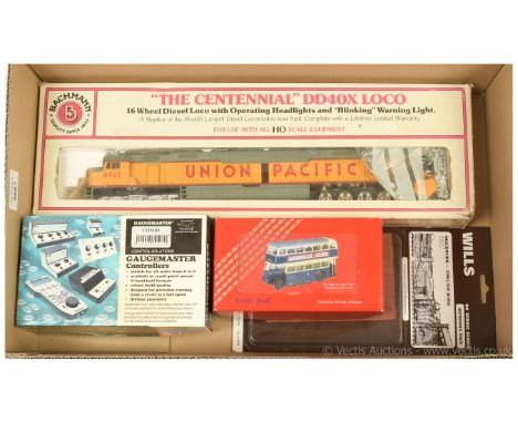 Bachmann, Gaugemaster, Wills &amp; Corgi group of 4x items. Comprising Bachmann 41-665-01 HO DD40X "Union Pacific" 6922 Loco 