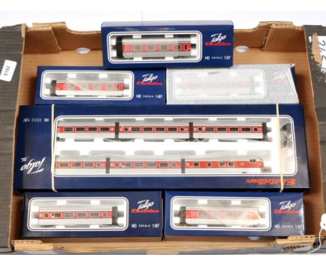 Electrotren HO Scale Renfe and a (Talgo) red and silver livery Loco and 2 x Articulated 3-piece  Passenger Coaches together w