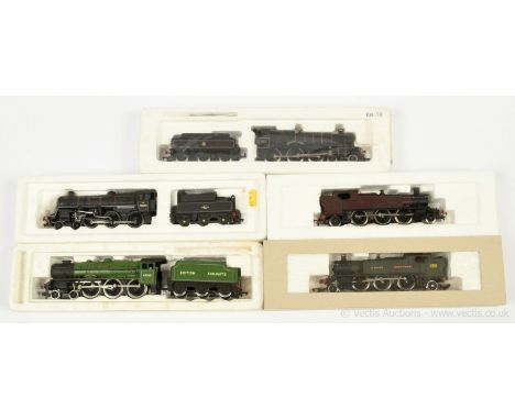 Bachmann OO Gauge a group of Steam Outline Locomotives consisting of a 4-6-0 Loco and Tender British Railways lined green Pat