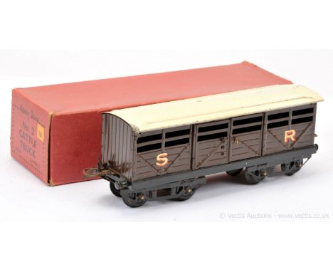 Hornby O Gauge SR No.2 Cattle Truck version with small gold SR to truck sides.  Sides are Excellent to Excellent Plus, roof i