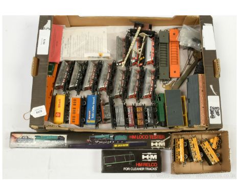 Triang, Hornby, H &amp; M mixed group of rolling stock &amp; accessories. To include Triang R254 0-6-0  BR Green clockwork lo