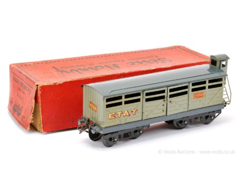 French Hornby O Gauge No.2 ETAT Cattle Truck. Version with Vigie, sides are Excellent to Excellent Plus, roof is Excellent al