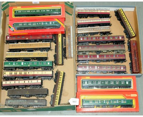 Triang, Hornby, Lima, Bachmann group of boxed &amp; unboxed coaches &amp; wagons. To include Triang 3x GWR clerestory coaches