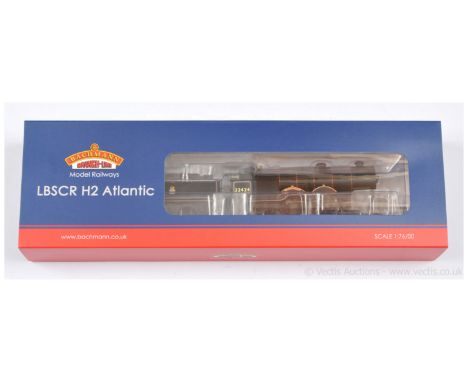 Bachmann OO Gauge Ref 31-921 4-4-2 BR lined black Loco and Tender Class H2 Atlantic "Beachy Head" No.32424. Near Mint to Mint