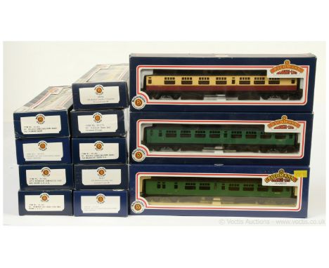 Bachmann OO Gauge a group of BR crimson and cream Bulleid Passenger Coaches x 5, Bulleid BR green x 3, GWR x 2 and 2 x LNER T