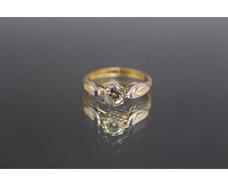 AN 18CT GOLD DIAMOND SOLITAIRE RING, the rub over set diamond is an estimated 1 carat, ring size N 1/2