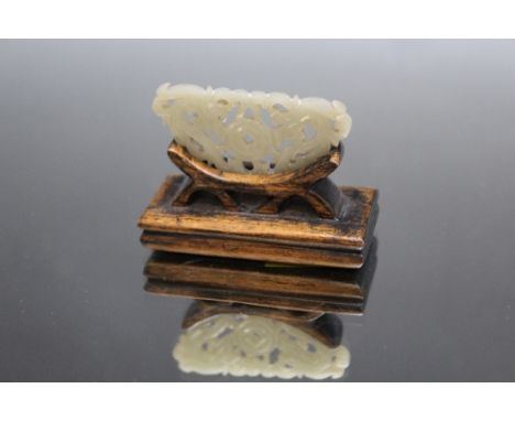 A DEMI LUNE JADE TABLET ON STAND, W 6 cm