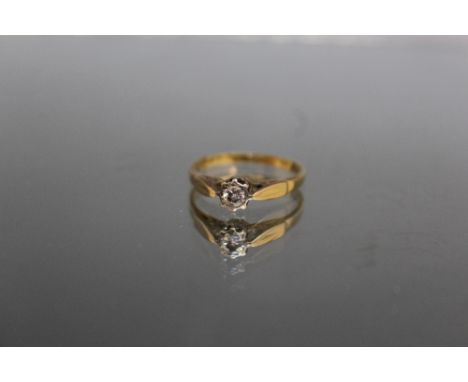 AN 18CT YELLOW GOLD DIAMOND SOLITAIRE RING, the illusion set diamond being an estimated 0.18ct, ring size N 
