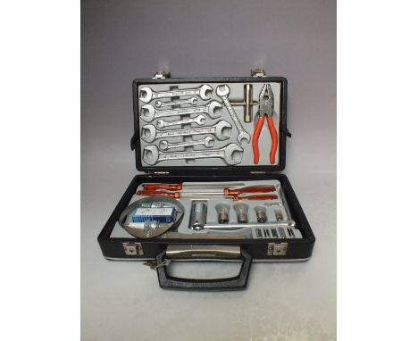 AN ORIGINAL VINTAGE FERRARI 440 GT TOOL KIT, all contents present