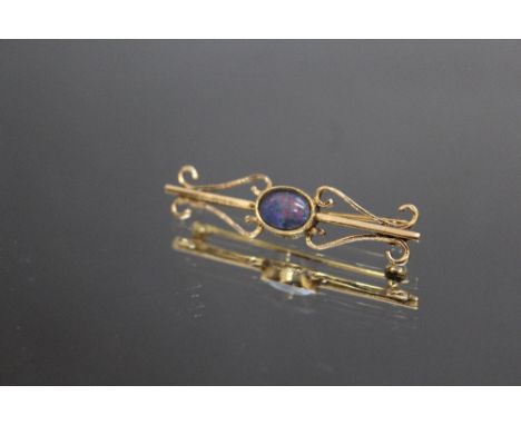A HALLMARKED 9 CARAT GOLD OPAL BROOCH, W 4.25 cm