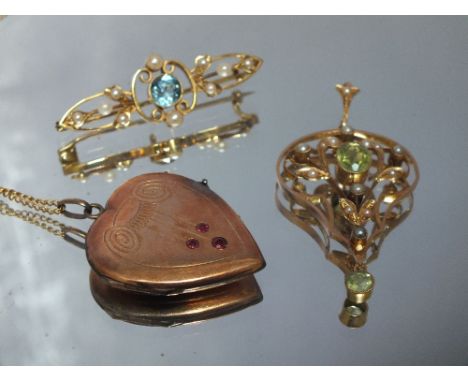 A 15CT GOLD SEED PEARL AND PERIDOT EDWARDIAN PENDANT, H 4.7 cm, together with a 15ct gold seed  pearl and gemset brooch, W 4 