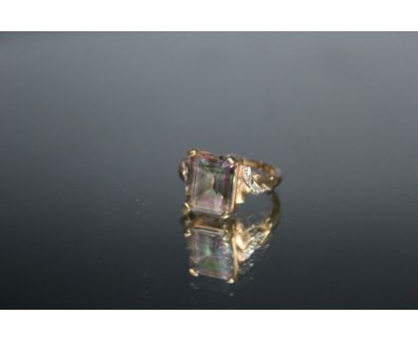 A HALLMARKED 9 CARAT GOLD MYSTIC TOPAZ, ring size N 1/2