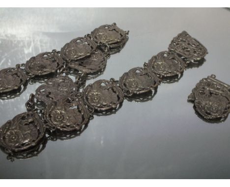AN EARLY 20TH CENTURY ART NOUVEAU PANEL LINK BELT A/F, makers mark for Gourdel Vales and Co, designed as a series of cast fem