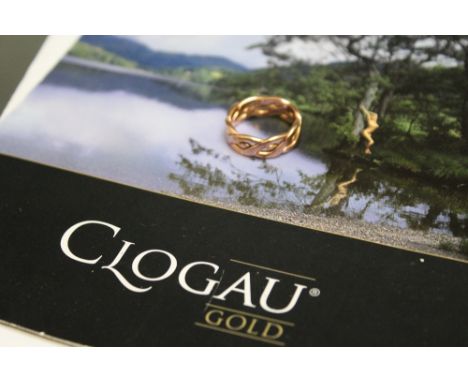 A WELSH 9 CARAT CLOGAU GOLD CELTIC BAND, approx weight 6.6g, ring size P