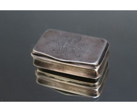 A GEORGIAN HALLMARKED SILVER SNUFF BOX - BIRMINGHAM 1813, makers mark IS, W 5.75 cm