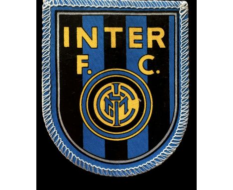 Football Vintage Inter F.C. small Football Patch. Good condition. All autographs come with a Certificate of Authenticity. We 