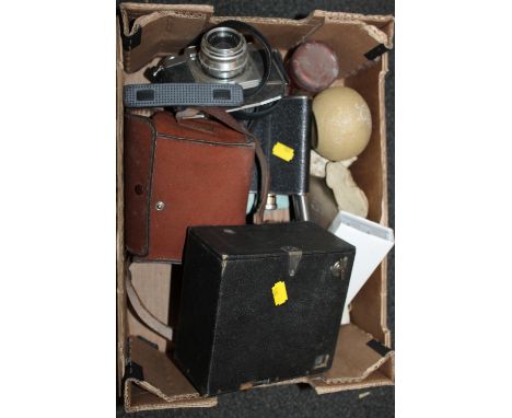 A TRAY OF COLLECTABLES TO INCLUDE A BENSON AND HEDGES MATCH STRIKER, VINTAGE CAMERA'S ETC