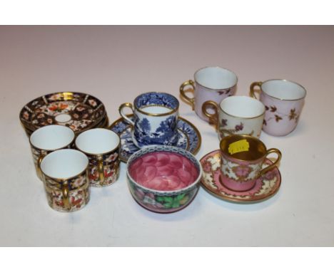 A GOOD SELECTION OF SMALL CUPS AND SAUCERS TO INCLUDE ROYAL CROWN DERBY, ROYAL DOULTON ETC (14)