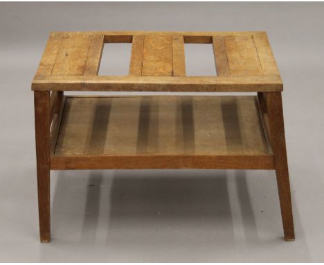 A vintage oak luggage stand. 65 cm long.