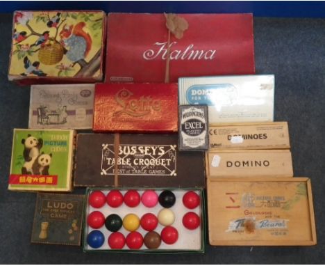 A quantity of vintage games including 'Dominoes' and 'Lotto' 