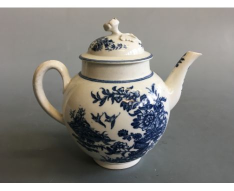 An 18th century Caughley ‘Fence’ pattern teapot, height 17cm. IMPORTANT: Online viewing and bidding only. No in person collec