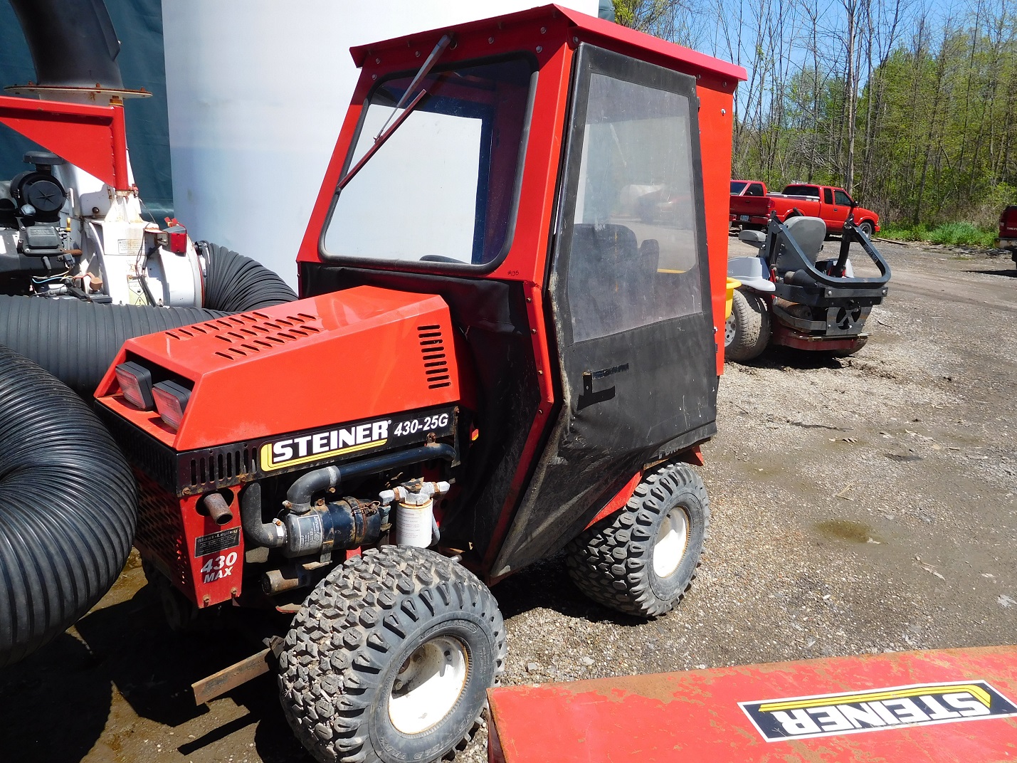 Steiner 43025G Tractor 4x4 with Attachments (Salt Spreader, Snow