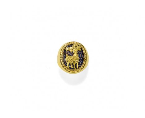ANELLO IN ORO E SMALTO FRASCAROLO, CIRCA 1970 di forma ovale in smalto blu con segno zodiacale dell'Ariete. Punzone di Frasca