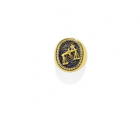 ANELLO IN ORO E SMALTO FRASCAROLO, CIRCA 1970 di forma ovale in smalto blu con segno zodiacale della Bilancia. Punzone di Fra