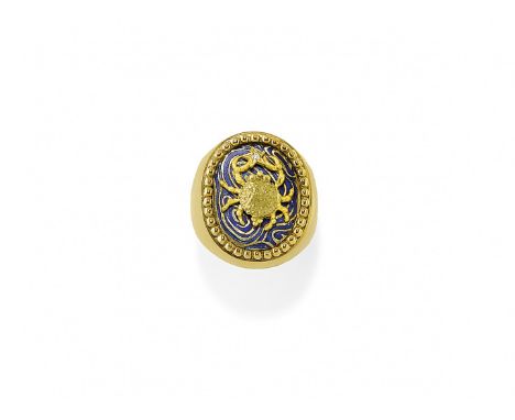 ANELLO IN ORO E SMALTO FRASCAROLO, CIRCA 1970 di forma ovale in smalto blu con segno zodiacale del Cancro. Punzone di Frascar