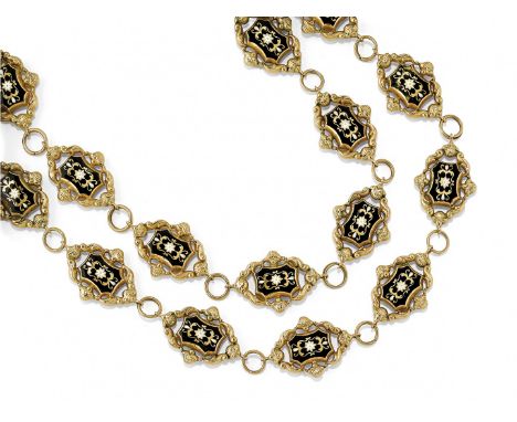 LUNGA COLLANA IN ORO E SMALTI, CIRCA 1860 in oro giallo con antichi elementi di forma mistilinea che incorniciano placche in 