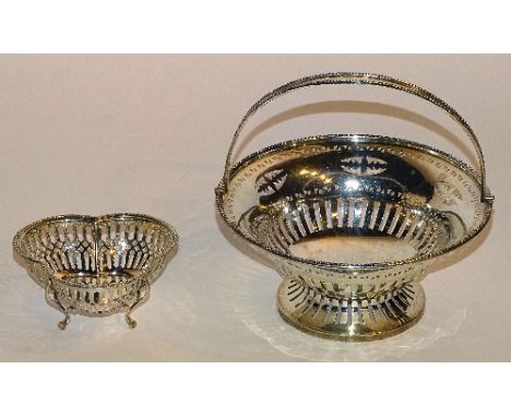 A silver trinket dish, hallmarks for Birmingham 1925 SB, in clover leaf shape with pierced sides, raised on tripod supports, 