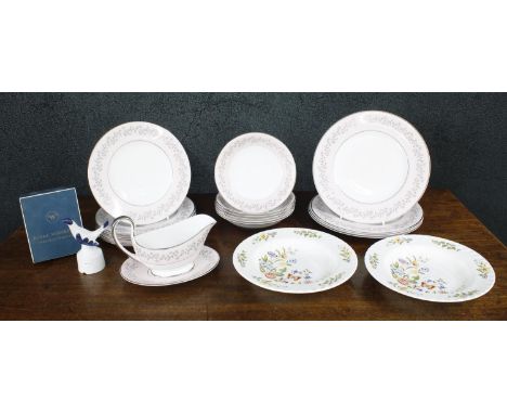 Selection of Shelley 'Silver Dawn' 14124 dinner wares, to include four dinner plates, six sides plates, six bowls and a sauce