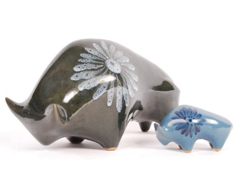Elizabeth Skipworth - Lotus Studio Pottery - Two original 1960's retro vintage studio art pottery ceramic figurines of bulls 
