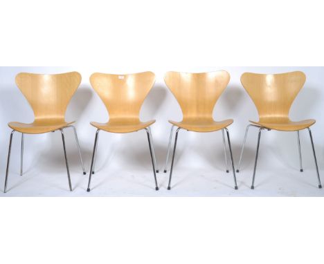 Arne Jacobsen - Fritz Hansen - Series 7 - A set of four original late 20th century Danish retro vintage stacking dining / sid