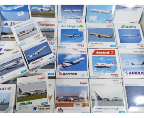 Model Aeroplanes - Twenty five diecast models of commercial airliners by Herpa, all in 1:500 scale. All models appear mint in