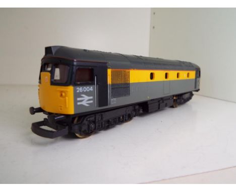 Lima - an OO gauge model diesel locomotive op no 26004 - This lot MUST be paid for and collected, or delivery arranged, no la