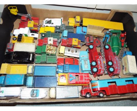 Corgi - a box containing in excess of 35 vintage diecast model motor vehicles to include various Chipperfields Circus, breakd